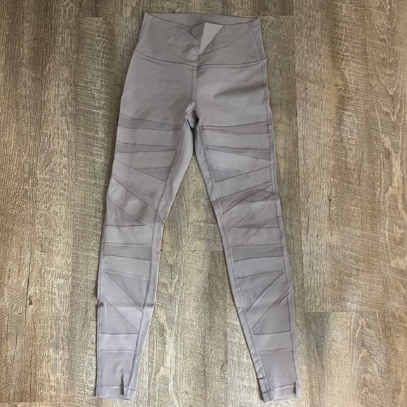 BNWOT Lululemon mesh ladies leggings - Picture 1 of 5